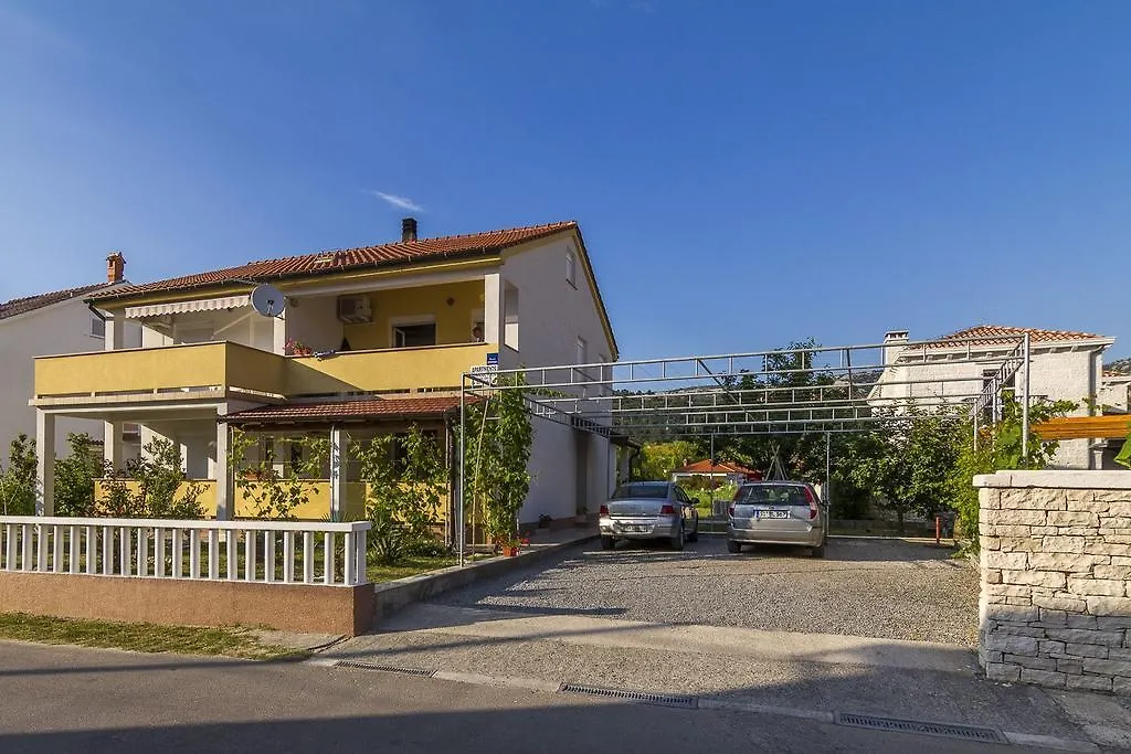 Apartments Ivica Palit