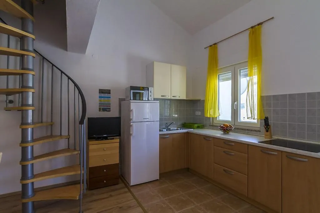 Apartments Ivica Palit