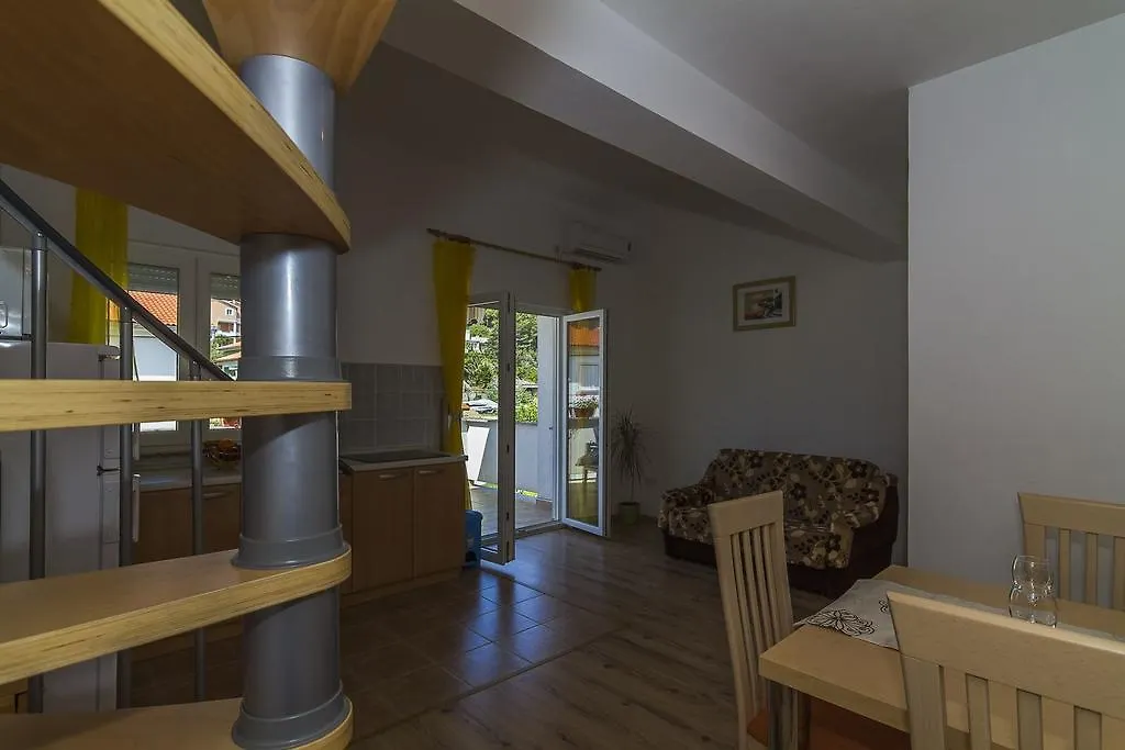 Apartments Ivica Palit 0*,