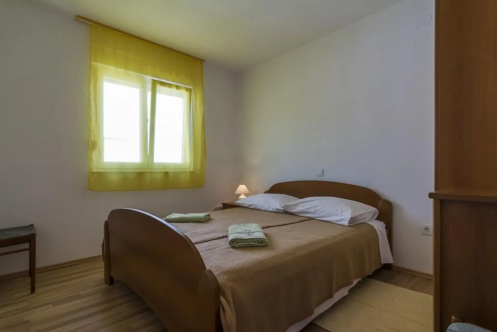 Apartments Ivica Palit