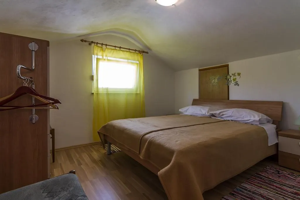 Apartments Ivica Palit