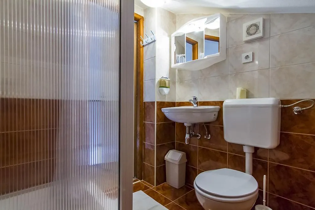 Apartments Ivica Palit 0*,