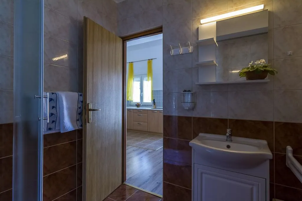 Apartments Ivica Palit